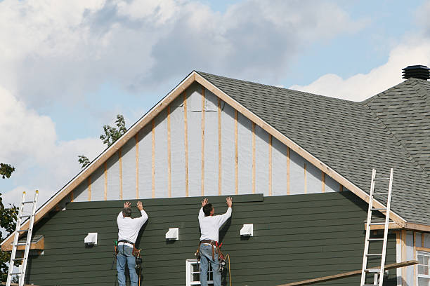 Professional Siding Contractor technician working in Mount Sterling, IL